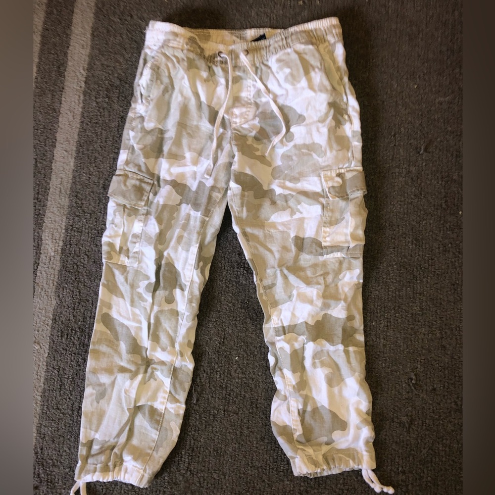 Anthropologie tan/white camo cargo jogger, size M